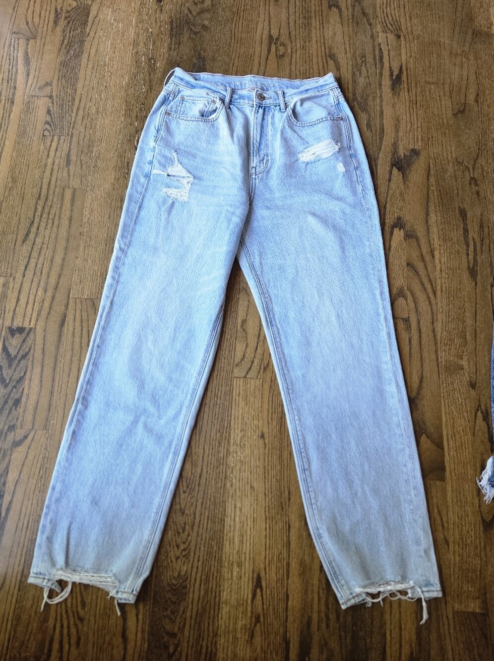 American Eagle Outfitters Women's Sz 12 Light Wash Distressed Straight Leg Jeans - Picture 2 of 10
